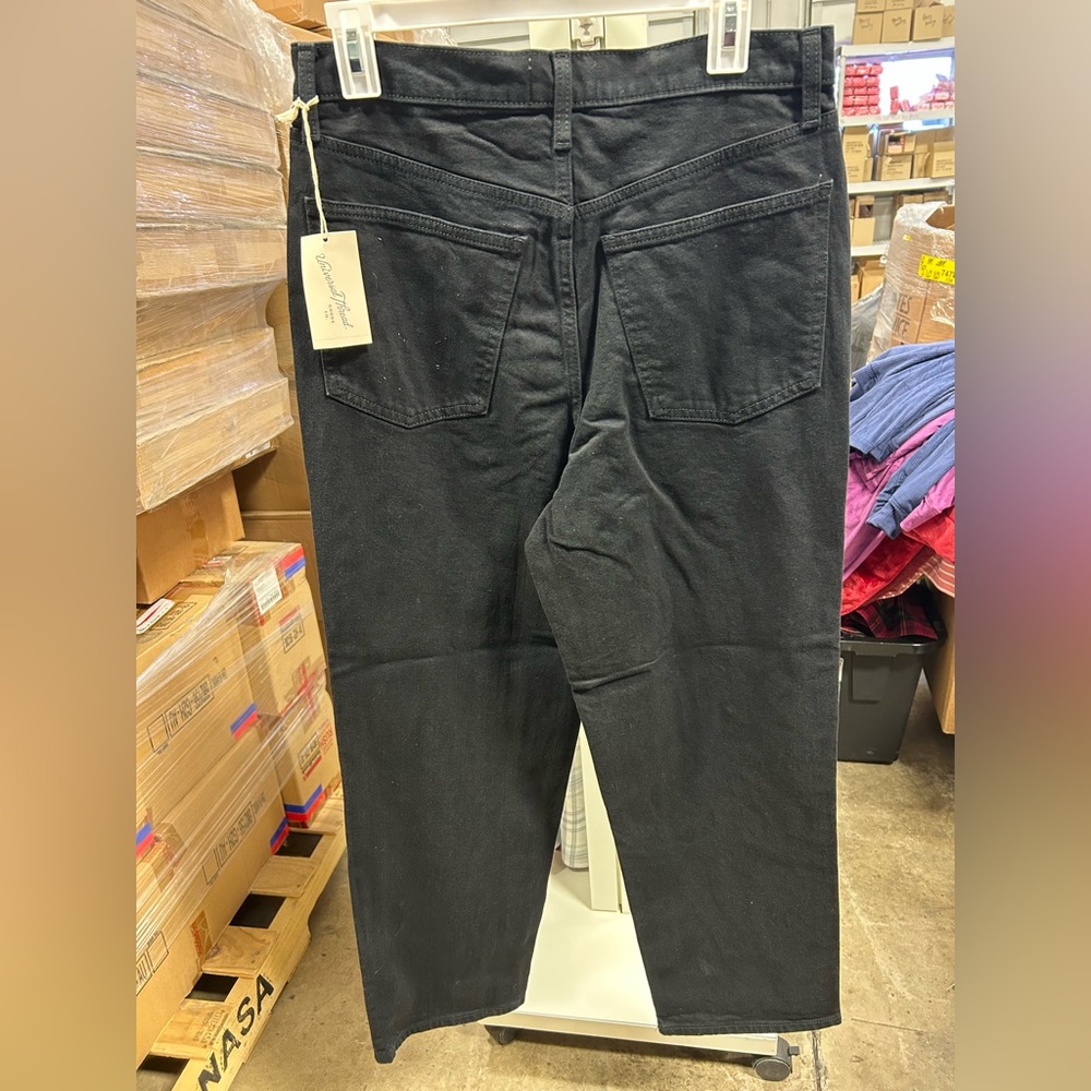 Universal Thread High-Rise Straight Jeans - Black - Picture 3 of 5
